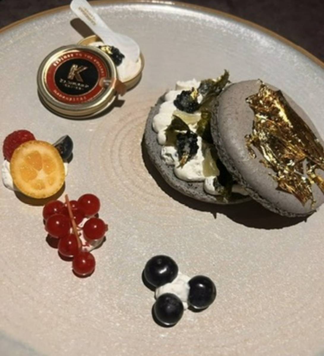 Macaron avec son Joyau Noir de la ferme Kasnodar